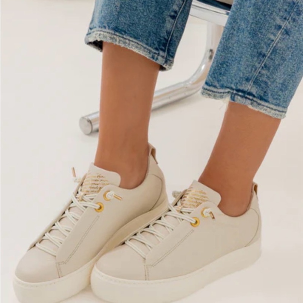 Paul Green Faye Ivory Leather Sneakers with Gold Accents Size 7.5